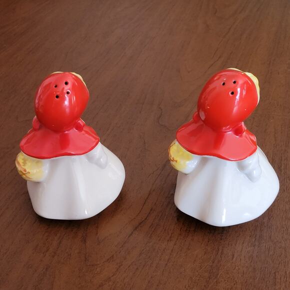 Vintage Hull Little Red Riding Hood 5 1/4" Large Salt & Pepper Ceramic Shakers - Picture 5 of 10